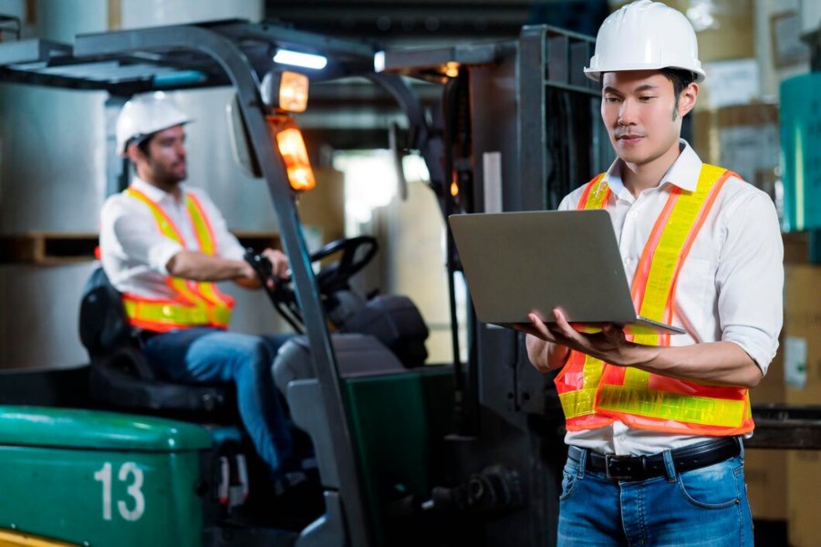 6 Ways Smart Forklift Tracking Transforms Industrial Operations