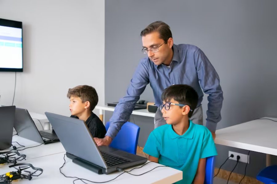 What School Leaders Should Know About Desktop Virtualization